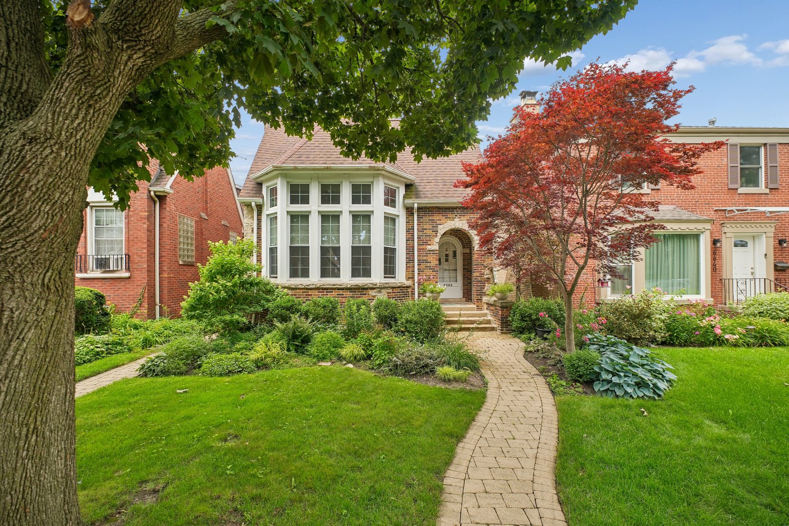 6638 N Trumbull Avenue Property Photo 1