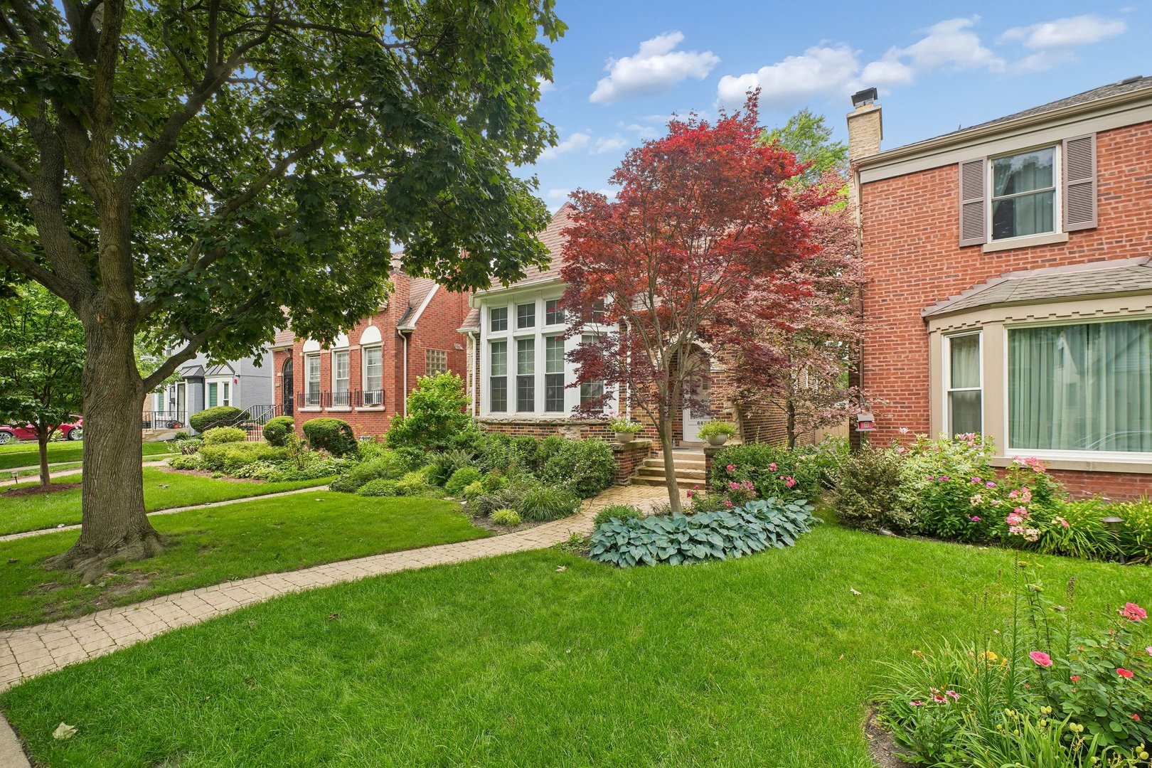 6638 N Trumbull Avenue Property Photo 2