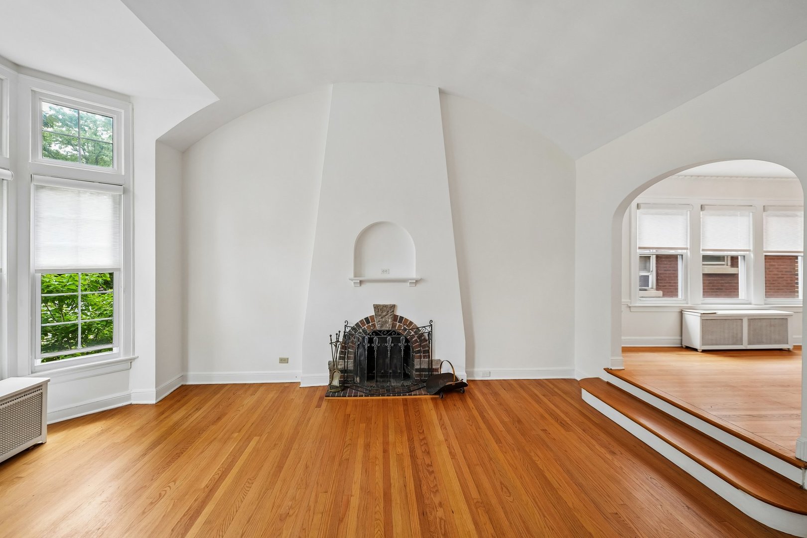 6638 N Trumbull Avenue Property Photo 5