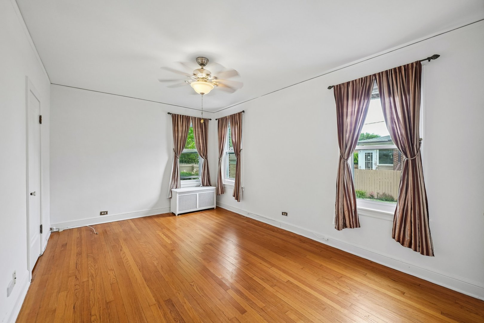 6638 N Trumbull Avenue Property Photo 13