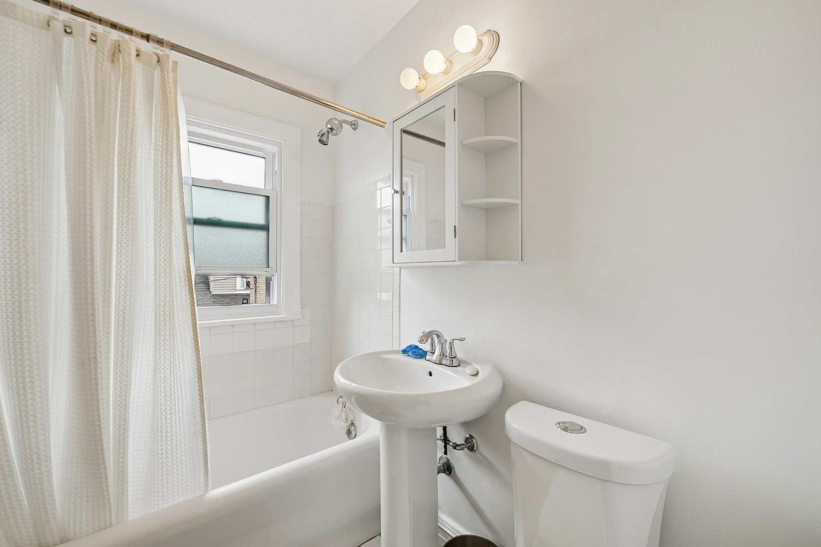 6638 N Trumbull Avenue Property Photo 14
