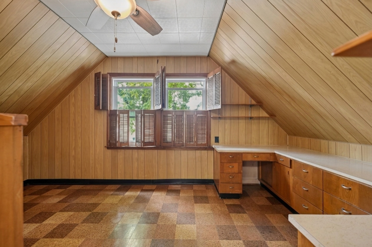 6638 N Trumbull Avenue Property Photo 16