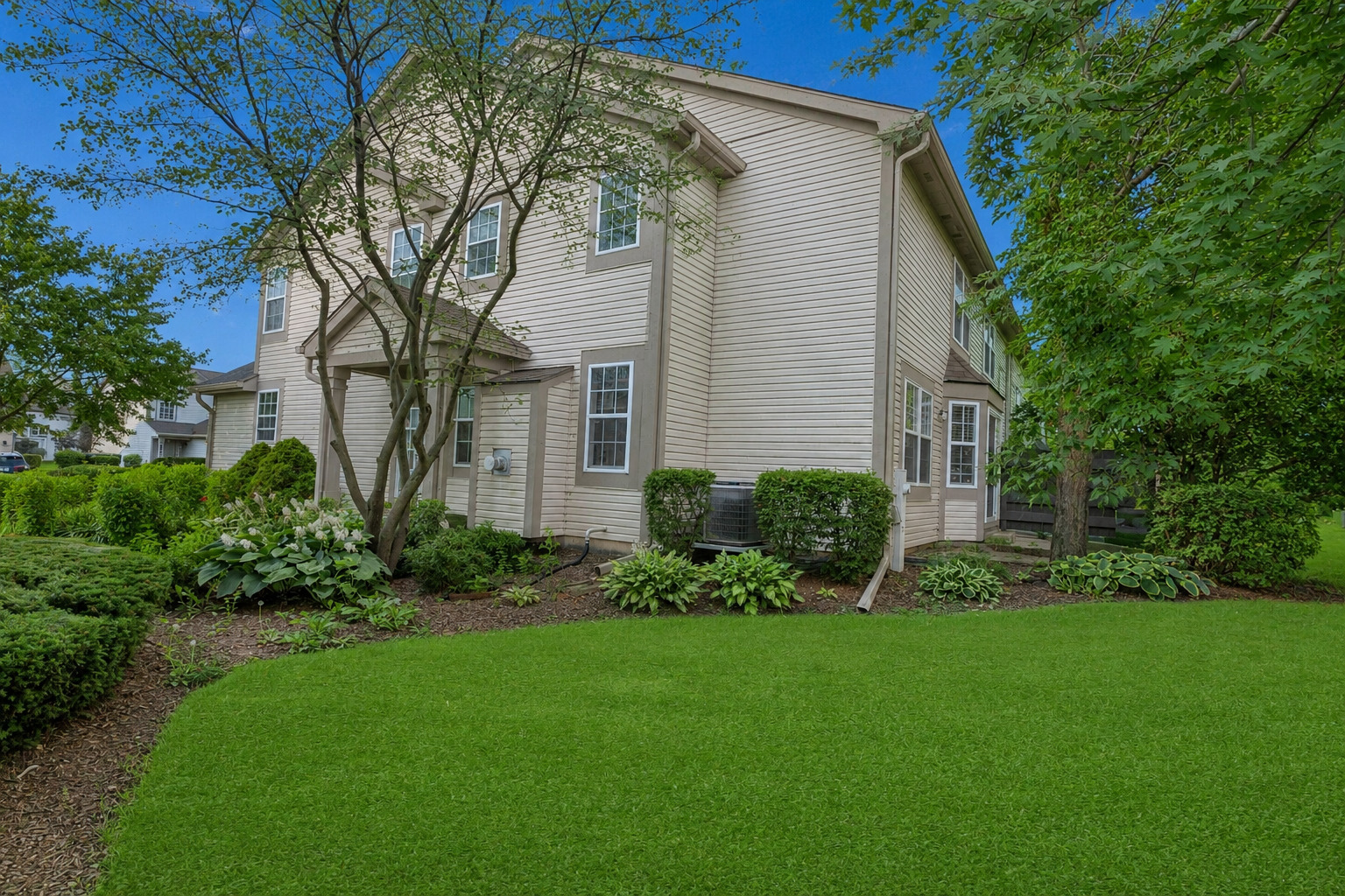651 Lancaster Circle Property Photo 3
