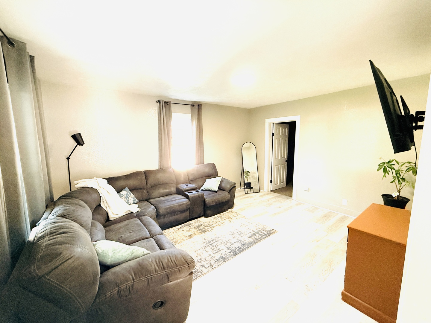 506 W Lincoln Property Photo 4