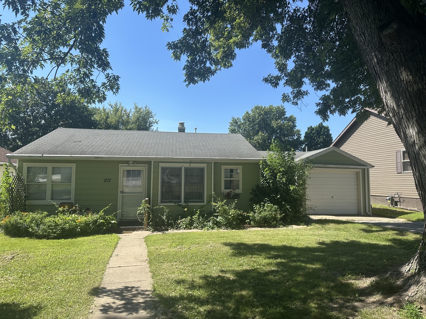 1717 E Lawn Property Photo 1