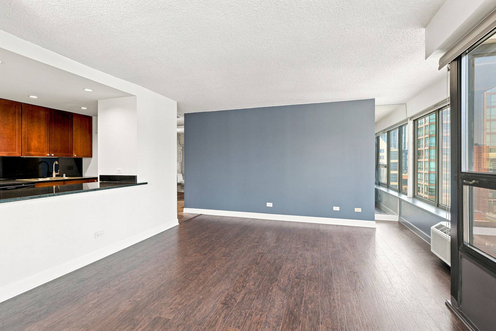 30 E Huron Street 2007 Property Photo 4