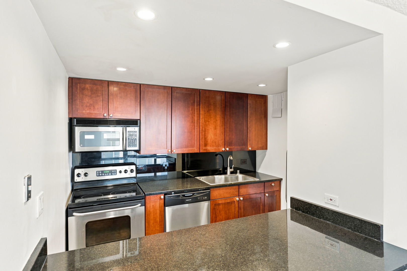 30 E Huron Street 2007 Property Photo 9