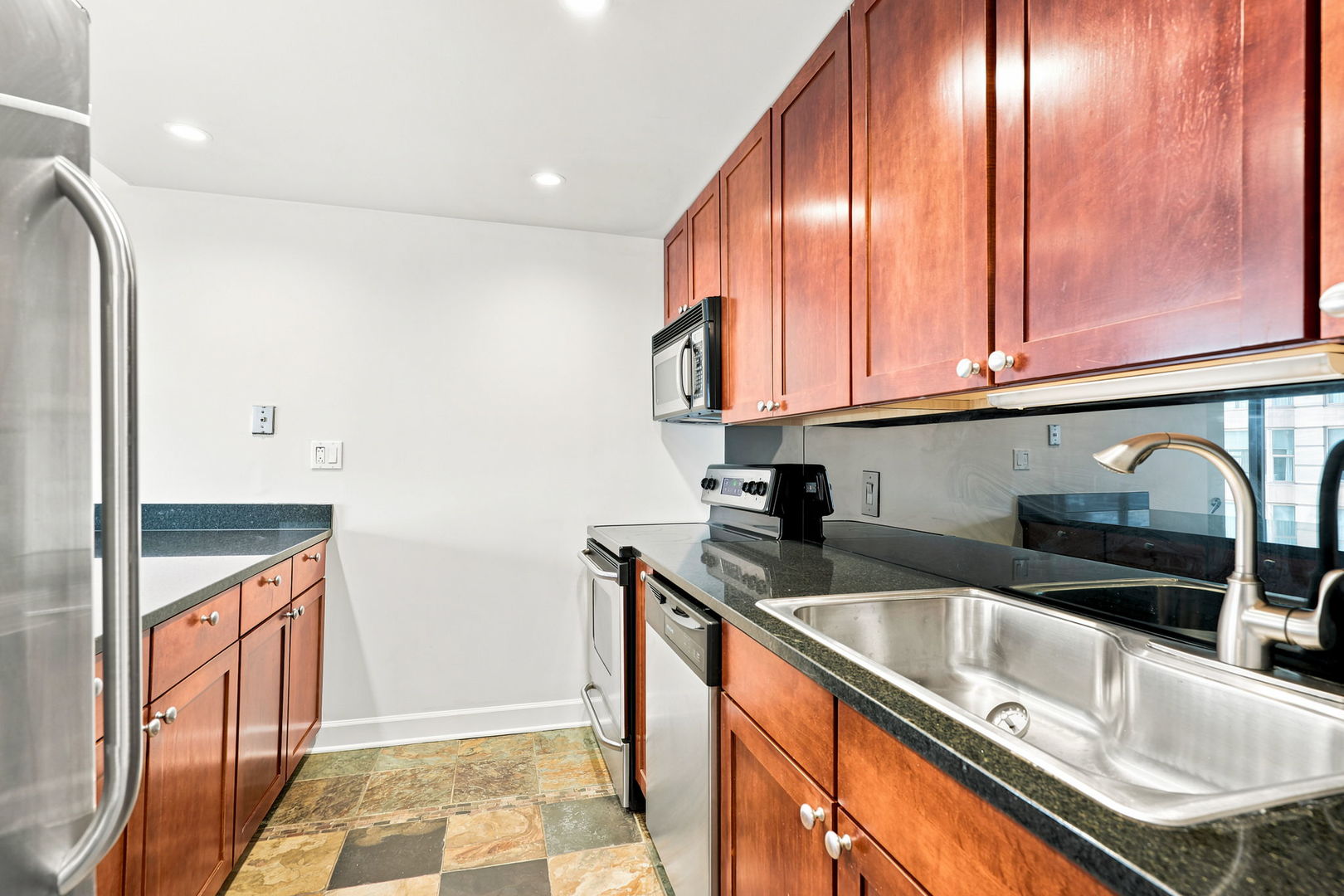 30 E Huron Street 2007 Property Photo 10