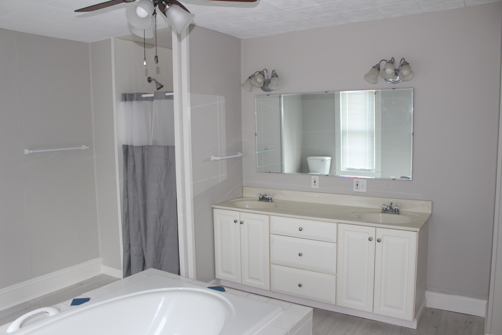 804 N Jackson Street Property Photo 33