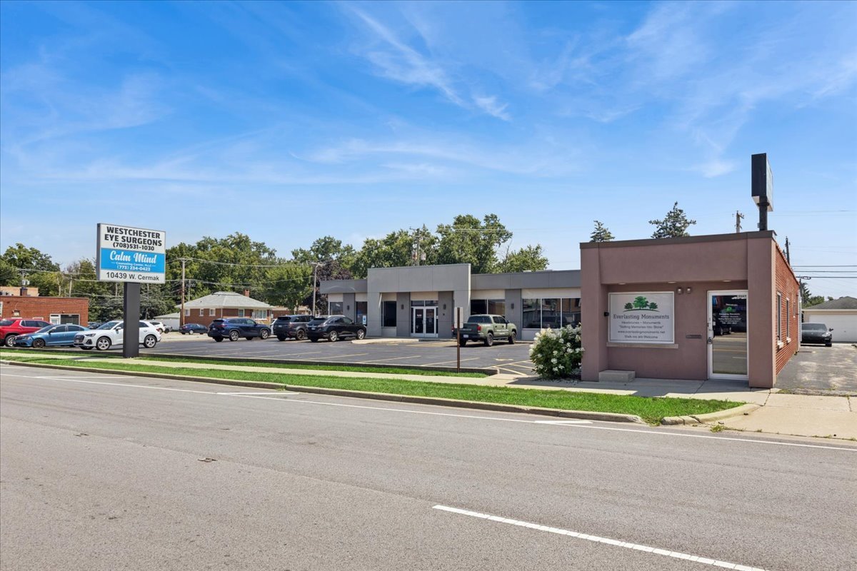10439 W Cermak Road Property Photo 2
