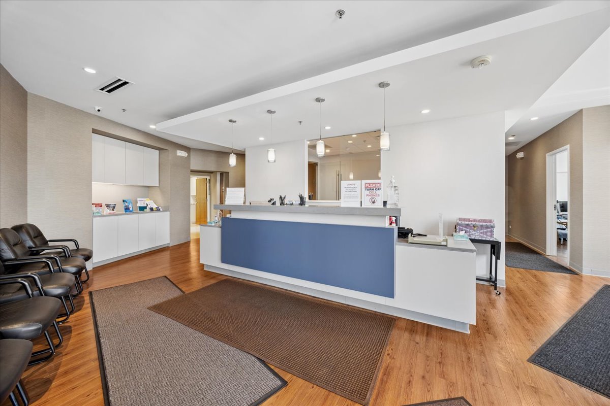10439 W Cermak Road Property Photo 6