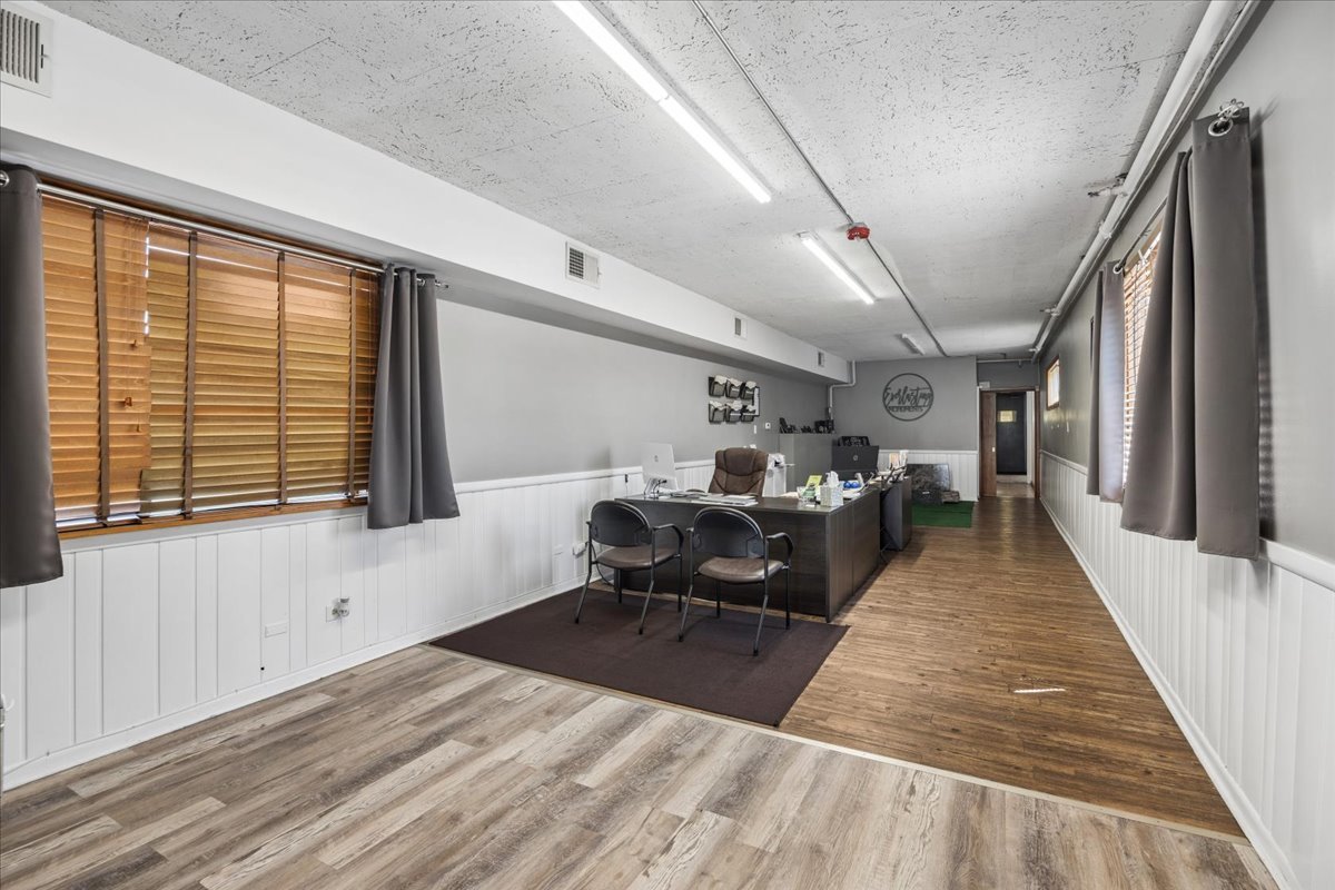 10439 W Cermak Road Property Photo 18