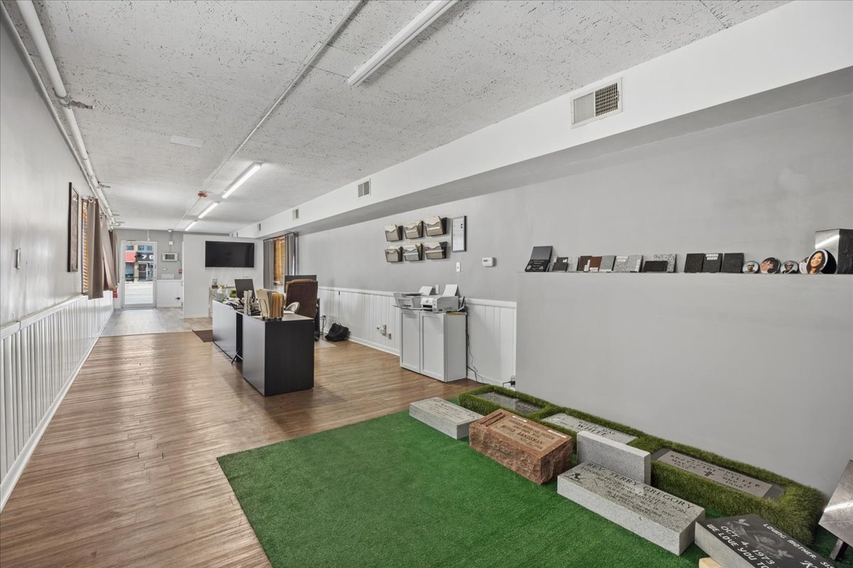 10439 W Cermak Road Property Photo 19