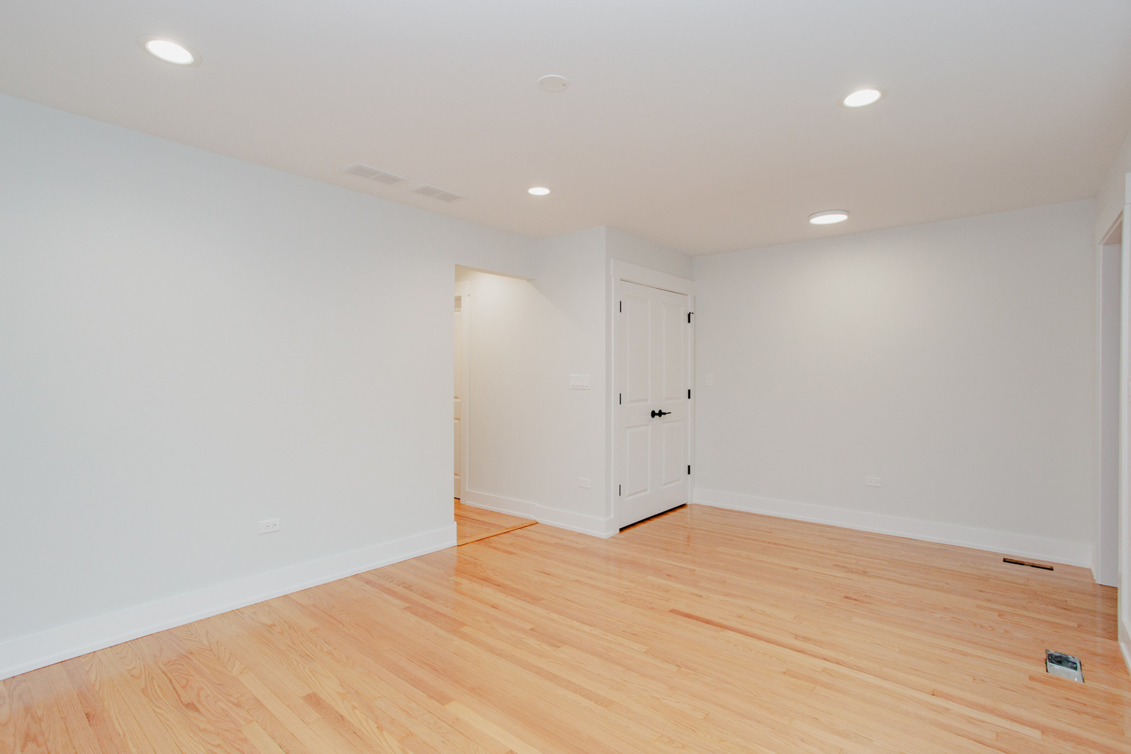 5509 N Central Avenue Property Photo 4