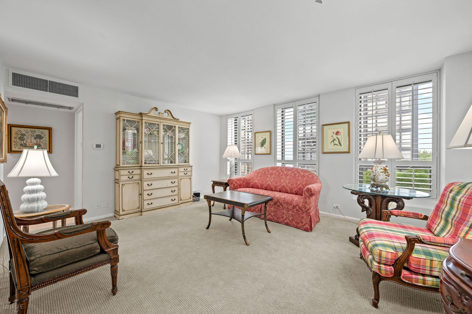 260 E Chestnut Street 512 Property Photo 4