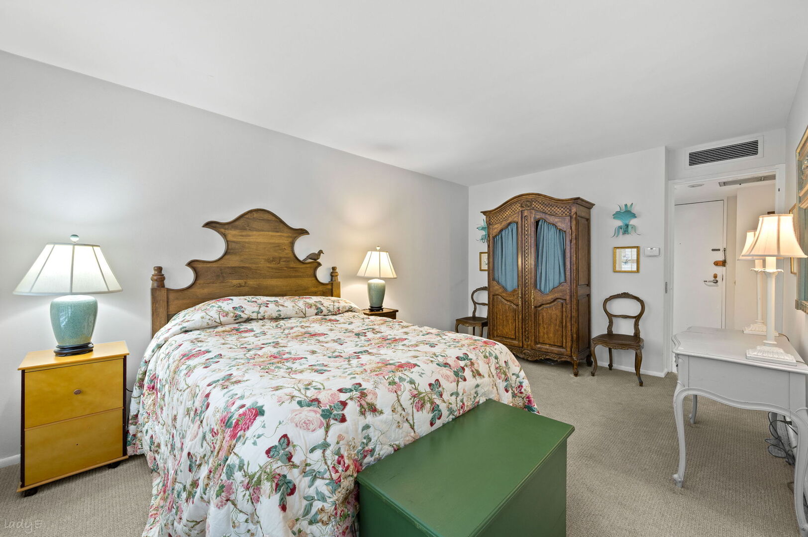 260 E Chestnut Street 512 Property Photo 11