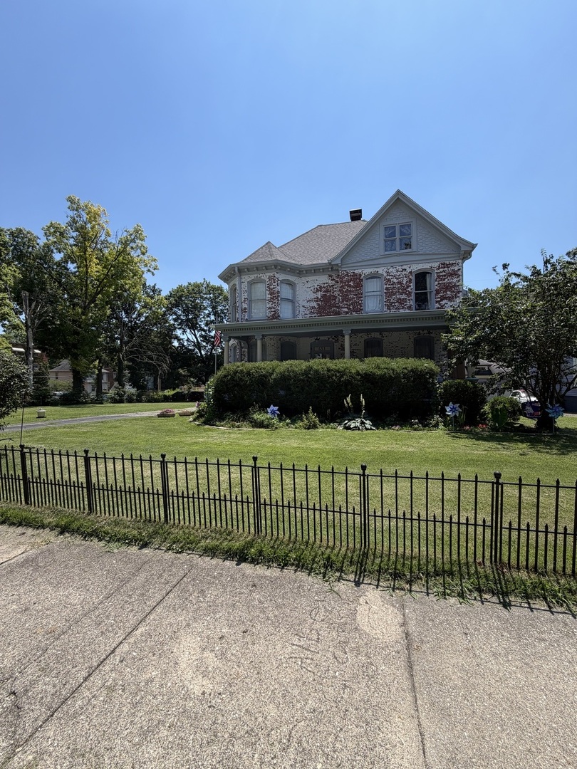 451 W Macon Street Property Photo 2