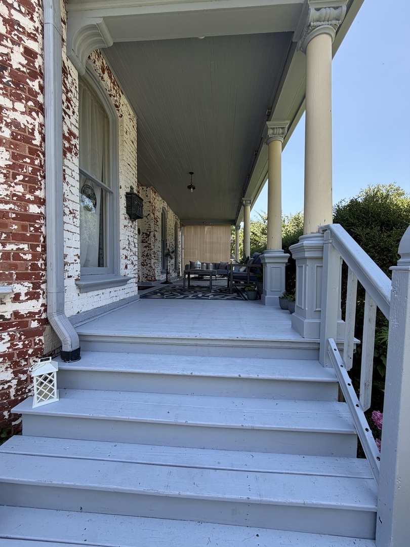 451 W Macon Street Property Photo 4