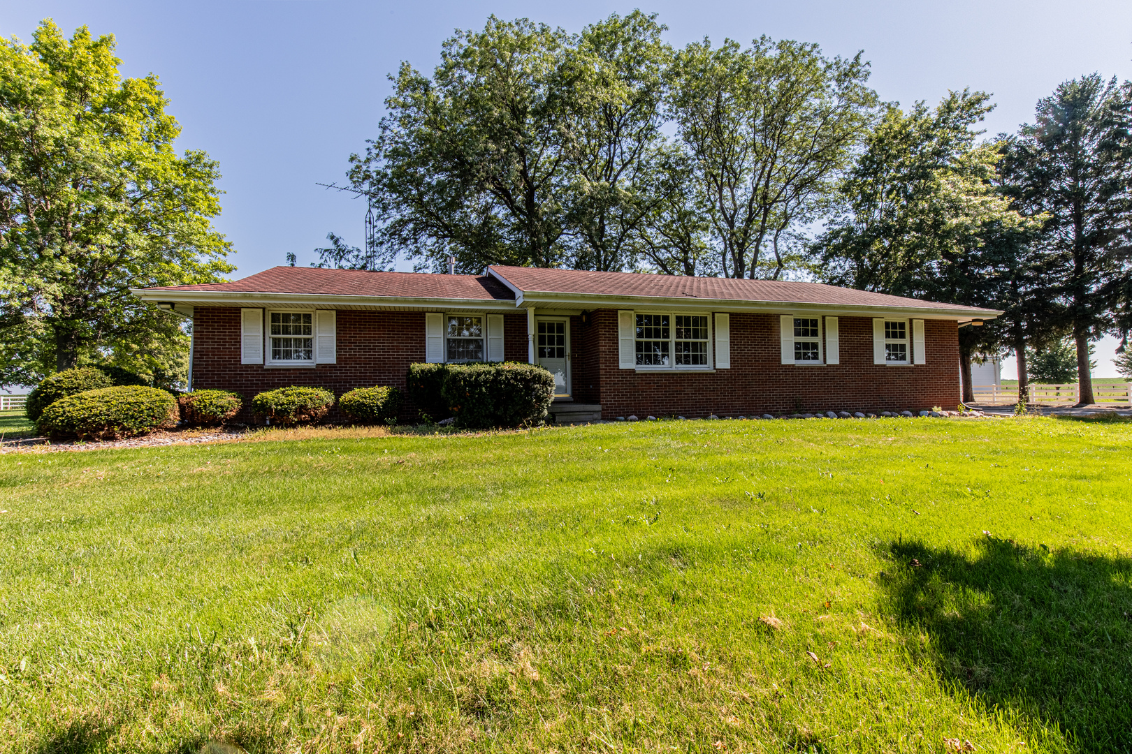 752 E Ill St 34 Highway Property Photo 1