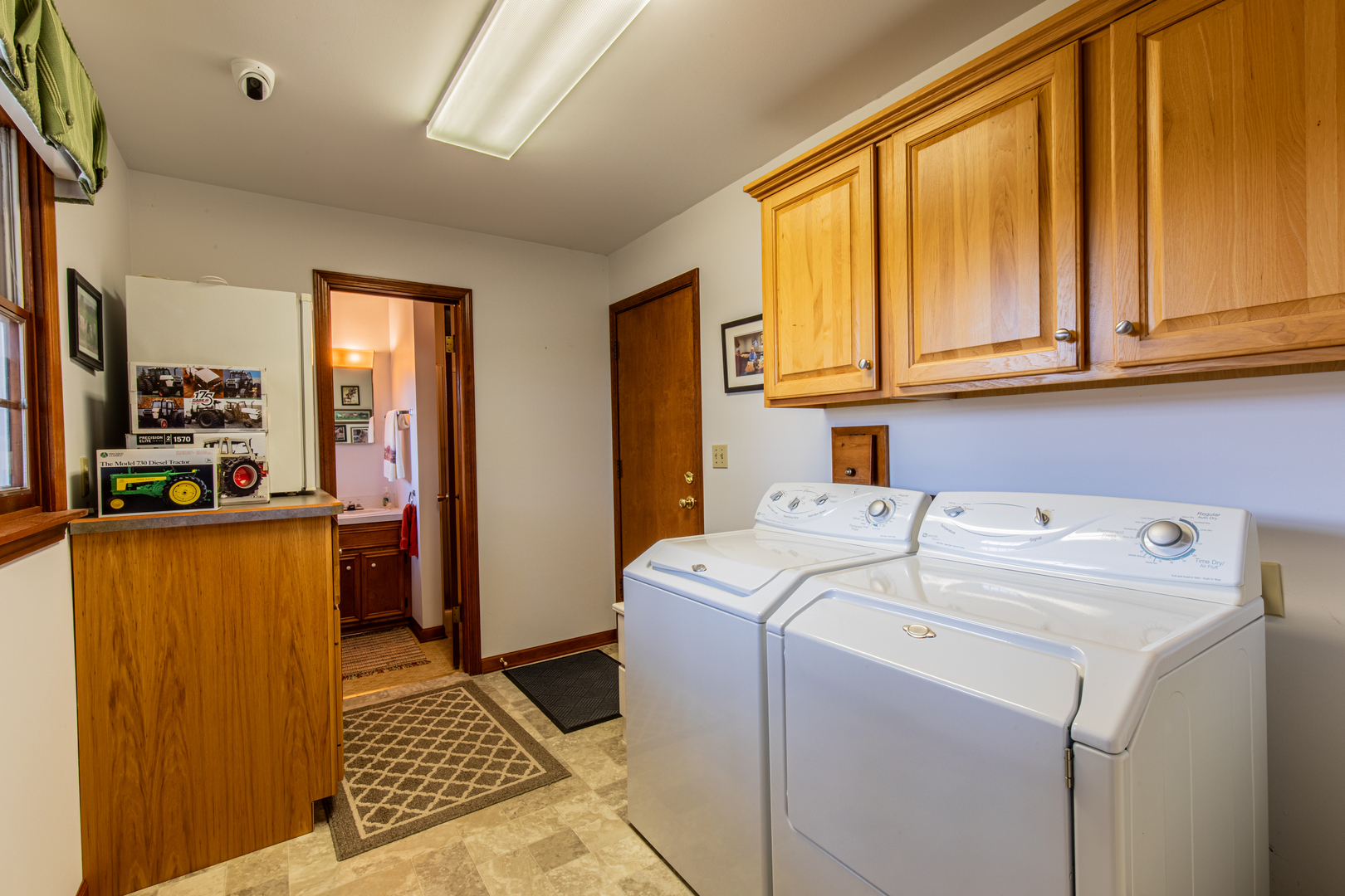752 E Ill St 34 Highway Property Photo 6