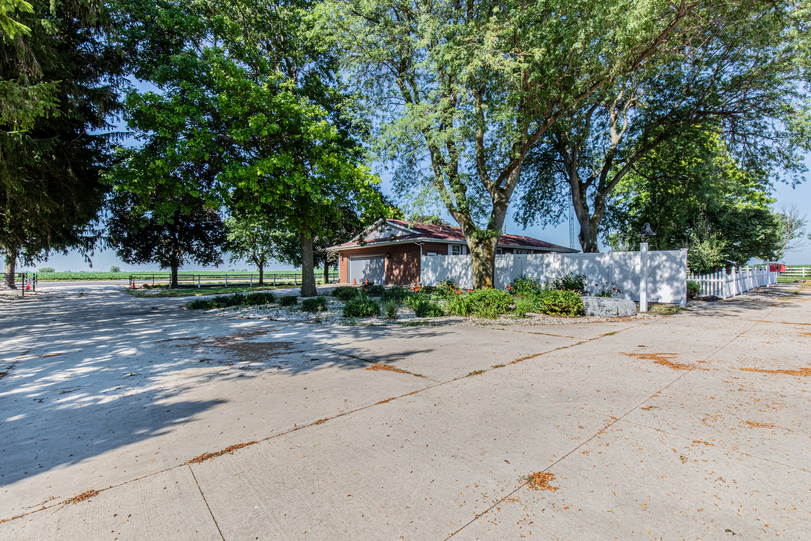 752 E Ill St 34 Highway Property Photo 25