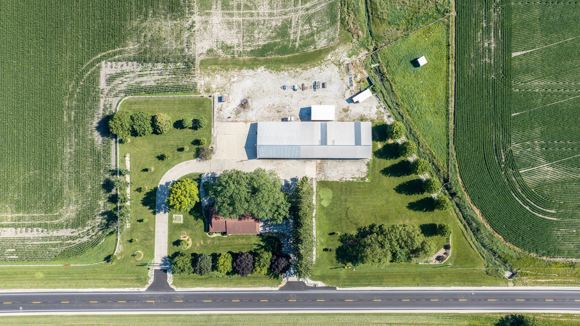 752 E Ill St 34 Highway Property Photo 34
