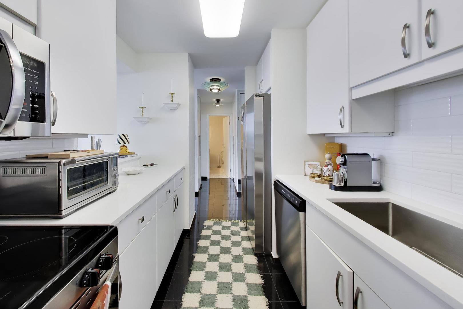 111 E Chestnut Street 35j Property Photo 14