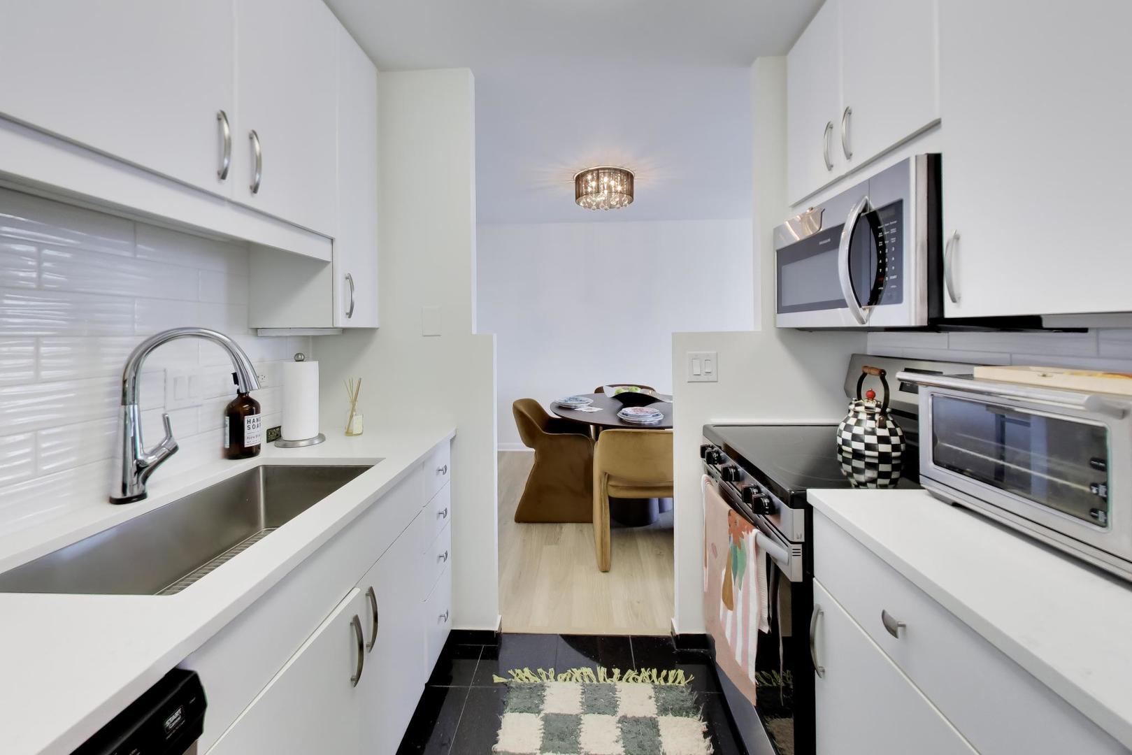 111 E Chestnut Street 35j Property Photo 15