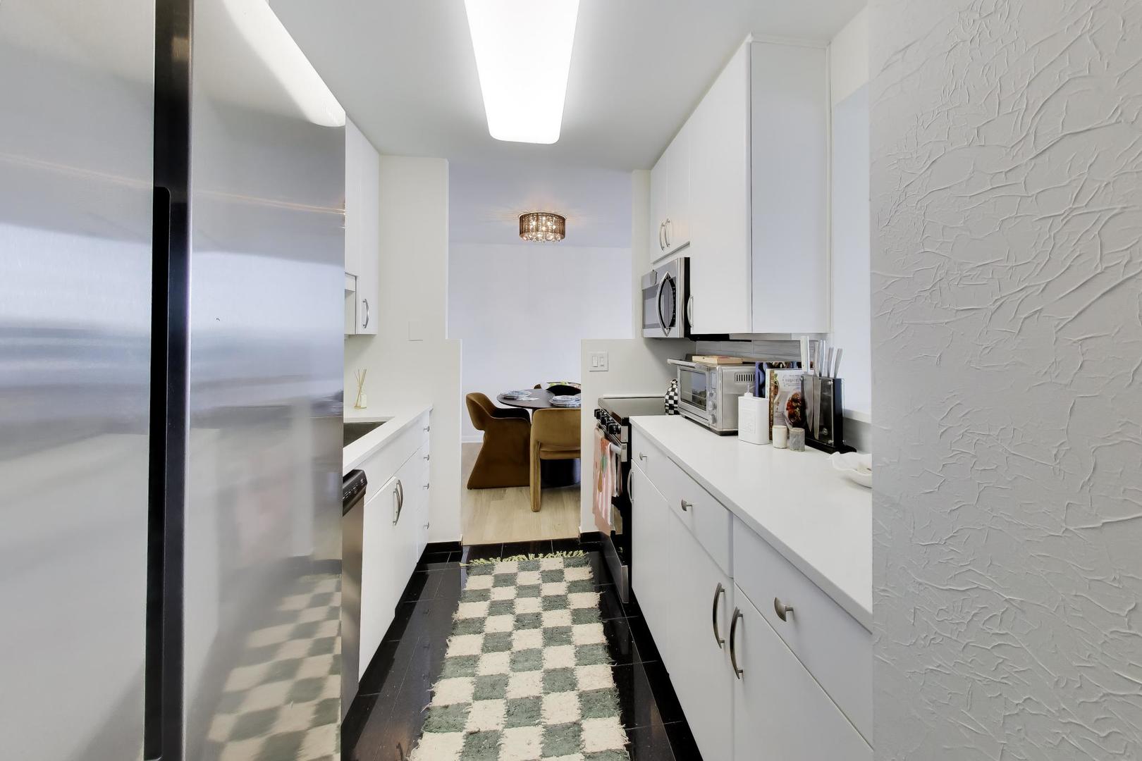 111 E Chestnut Street 35j Property Photo 16
