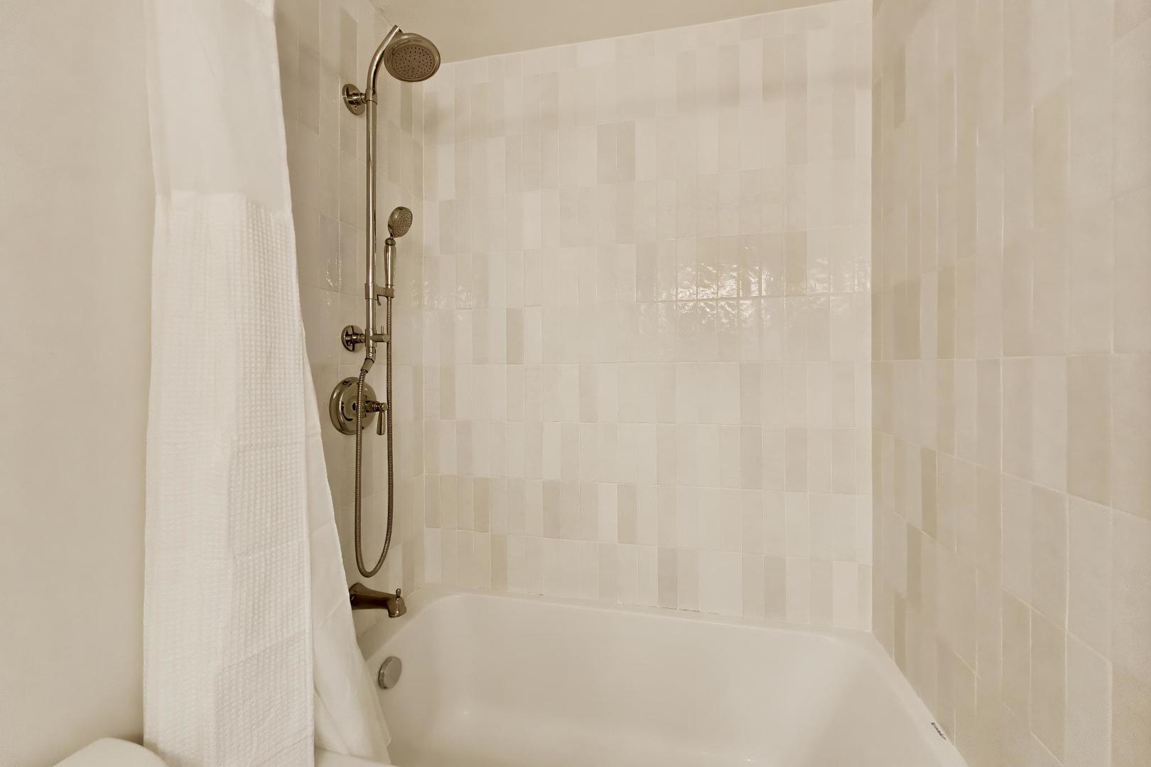 111 E Chestnut Street 35j Property Photo 21