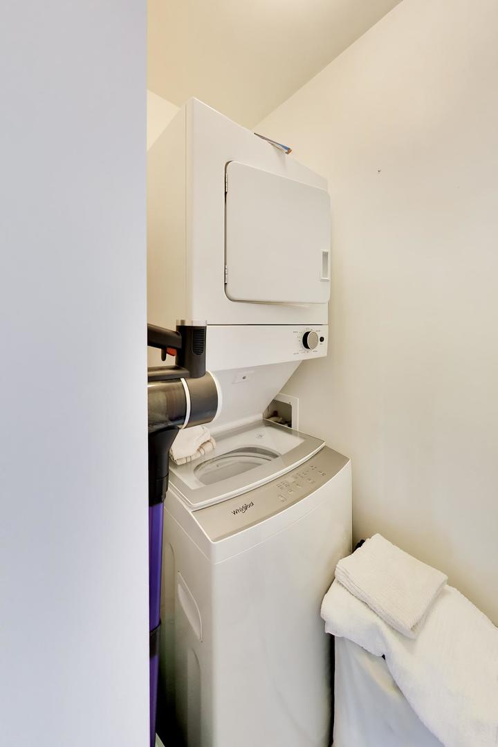 111 E Chestnut Street 35j Property Photo 22