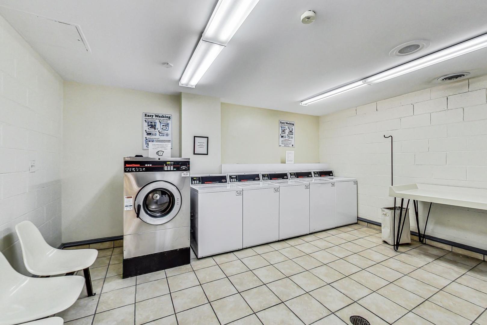 111 E Chestnut Street 35j Property Photo 41