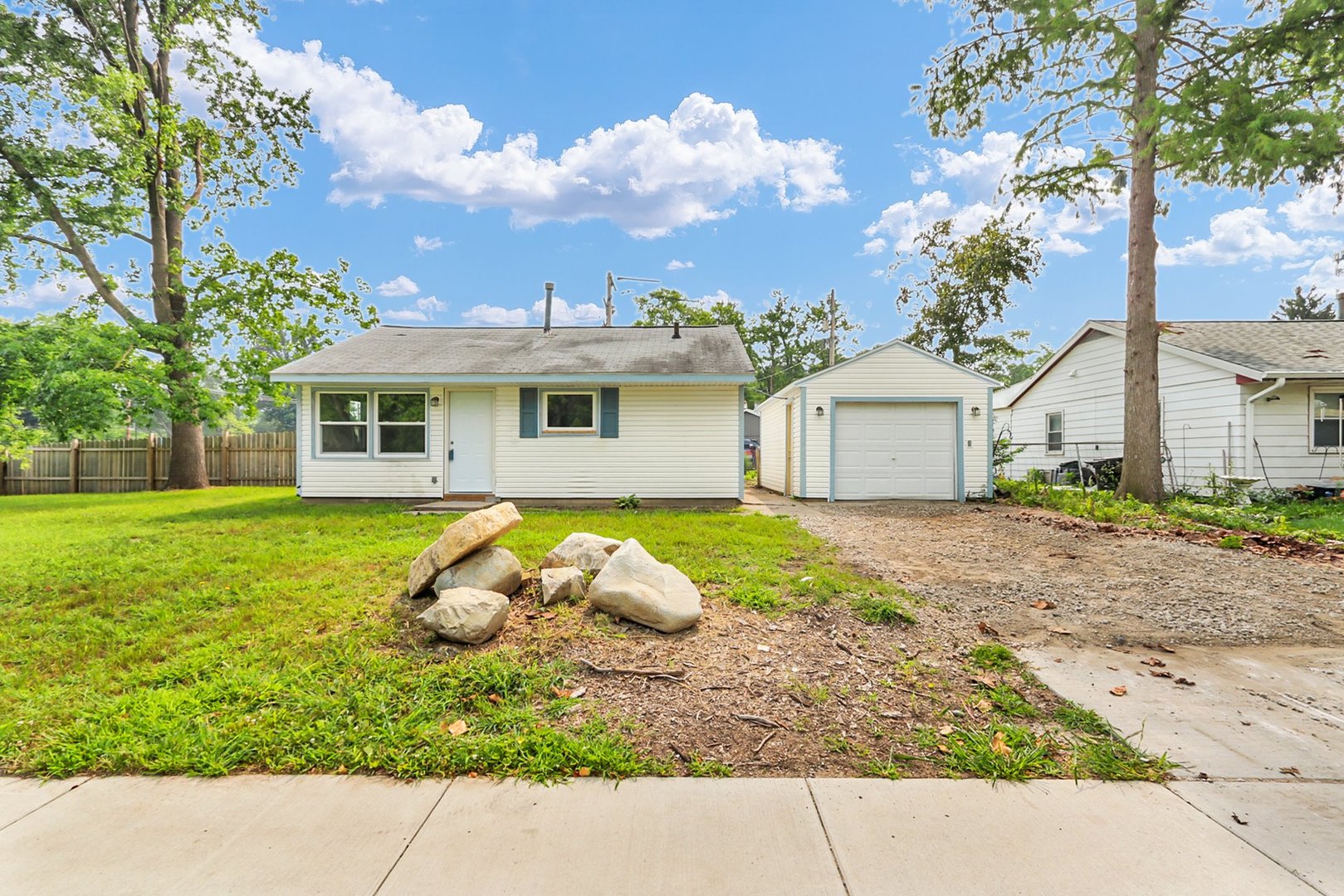 1408 Hedge Road Property Photo 1