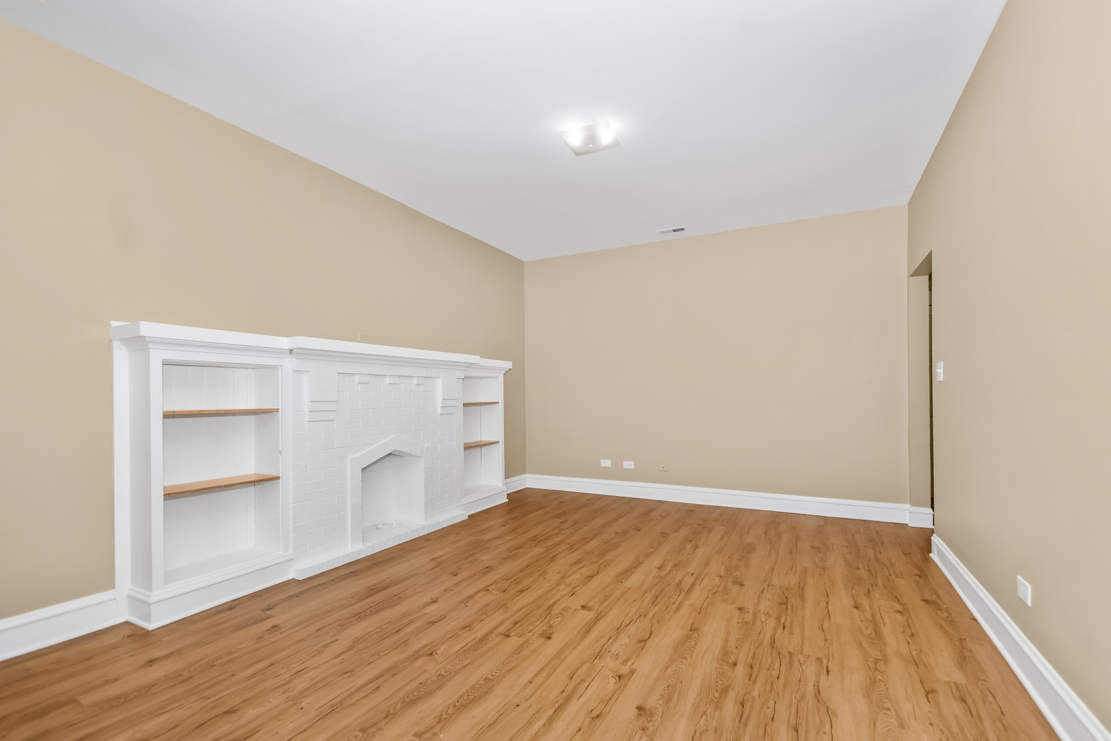 1509 E 69th Place Property Photo 5