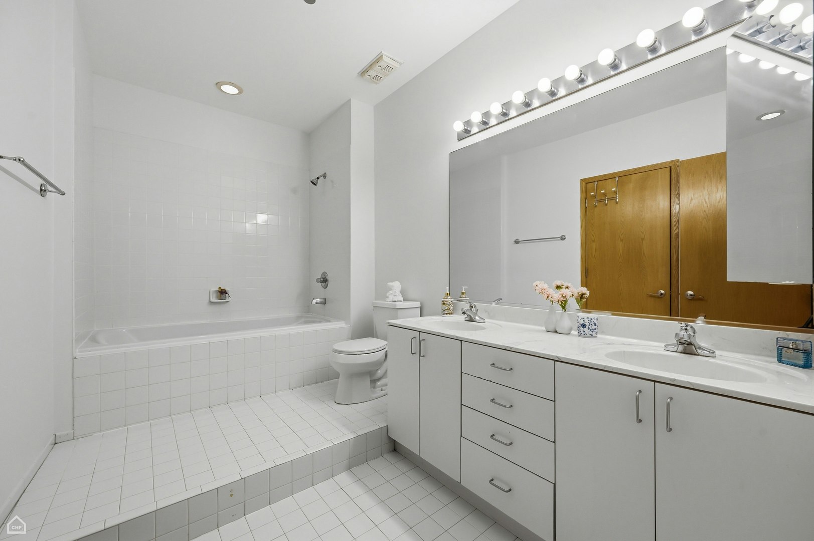 910 S Michigan Avenue 617 Property Photo 16