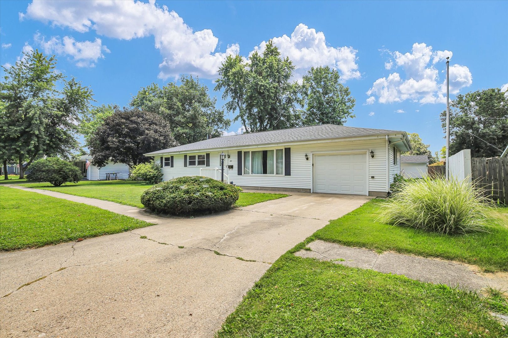 207 E Ensey Street Property Photo 3