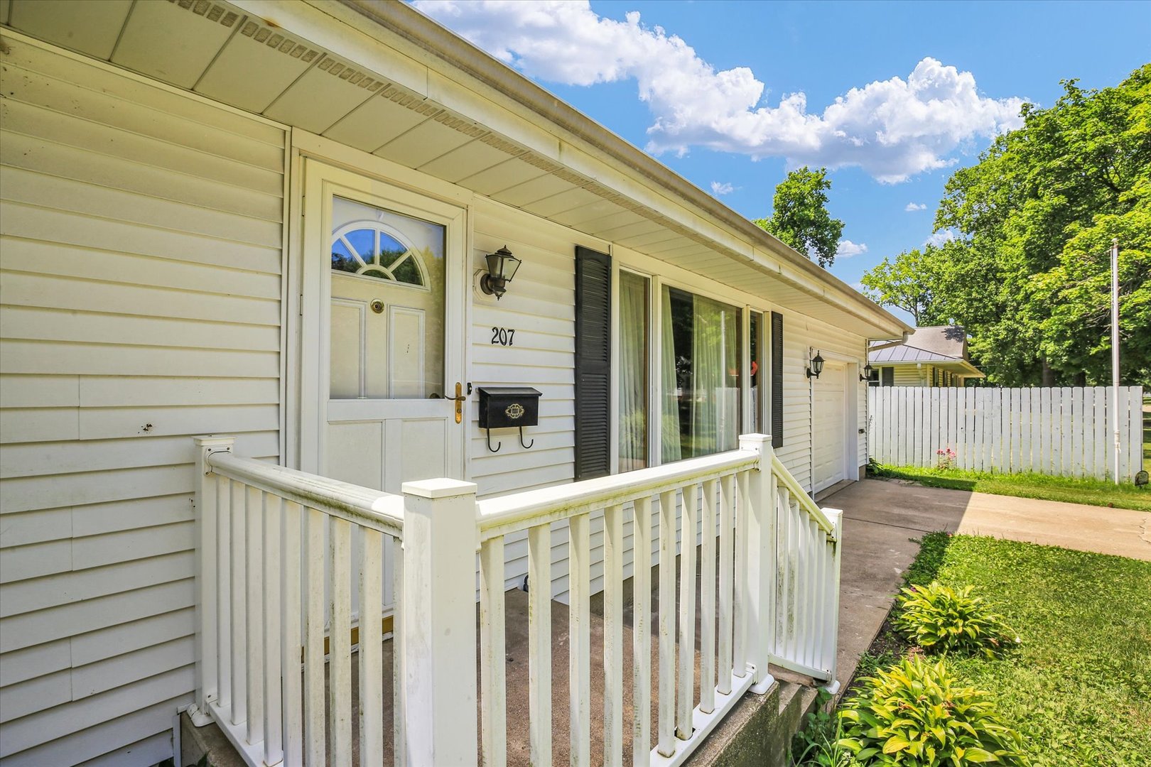 207 E Ensey Street Property Photo 8