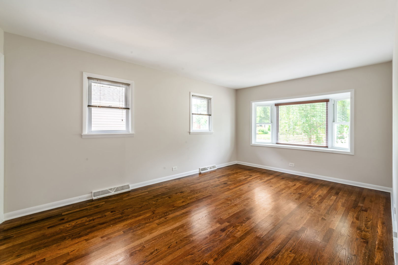 537 N Walnut Street Property Photo 3