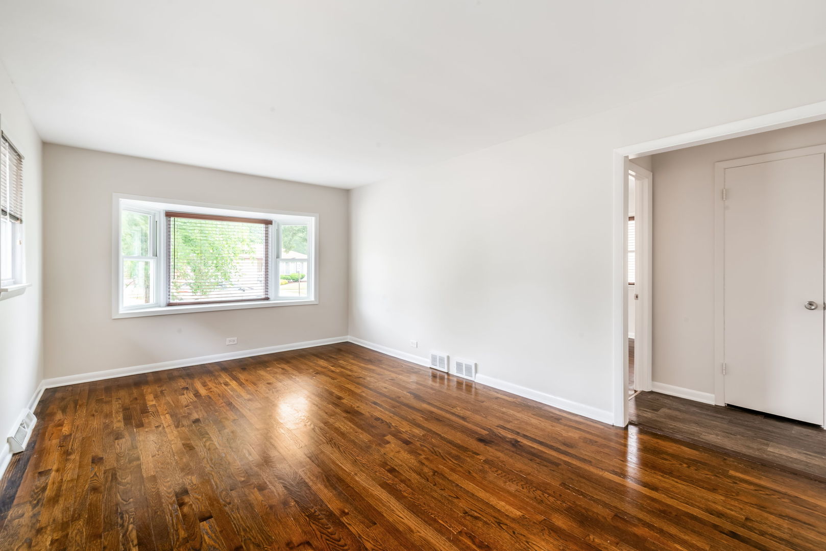 537 N Walnut Street Property Photo 4