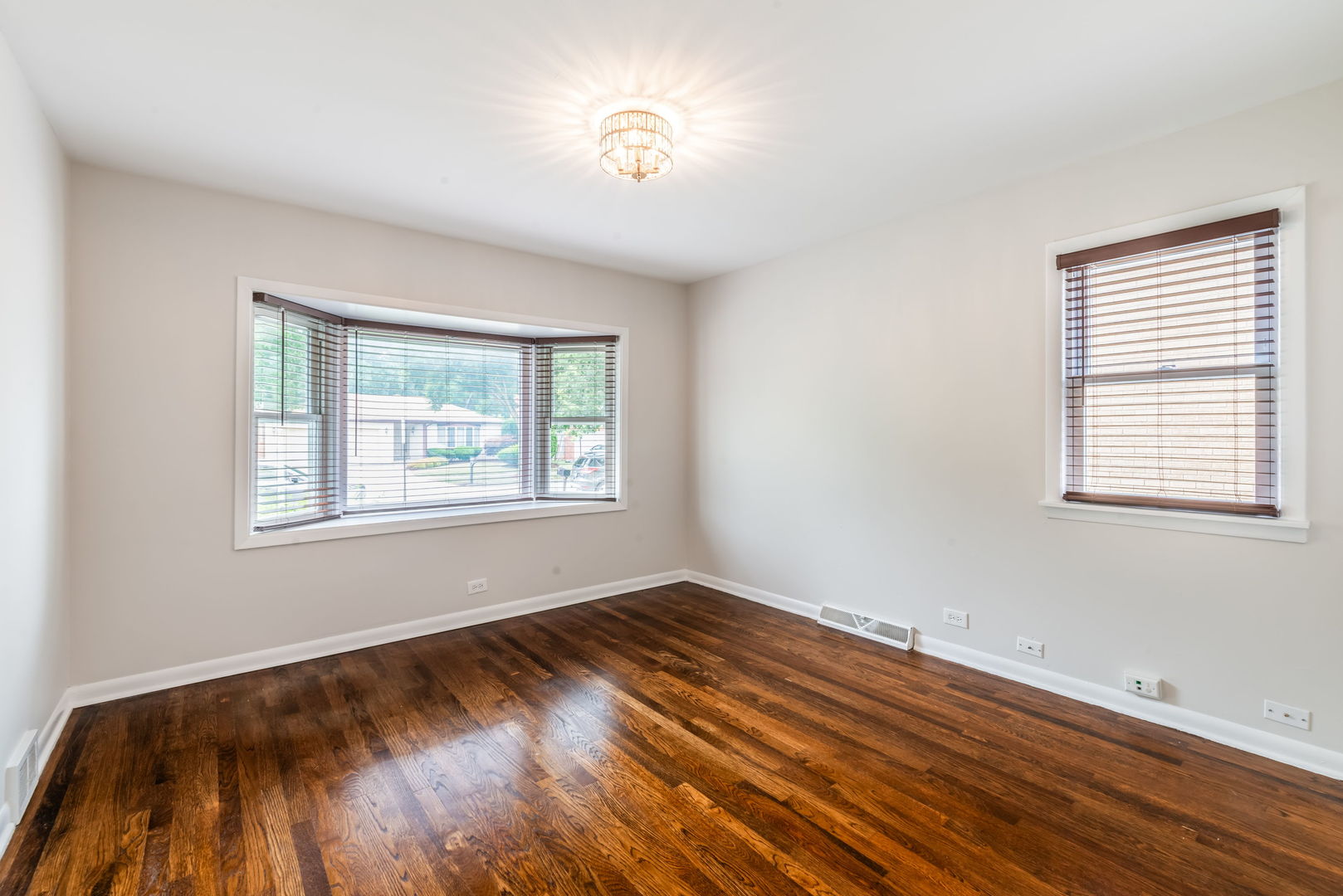 537 N Walnut Street Property Photo 5