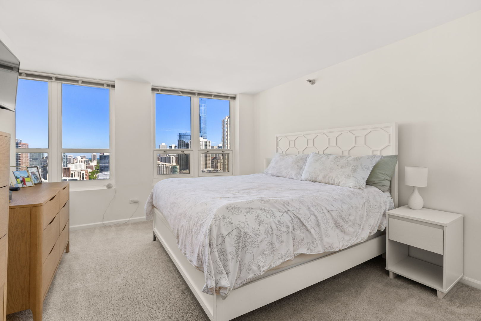 345 N La Salle Drive 3401 Property Photo 11