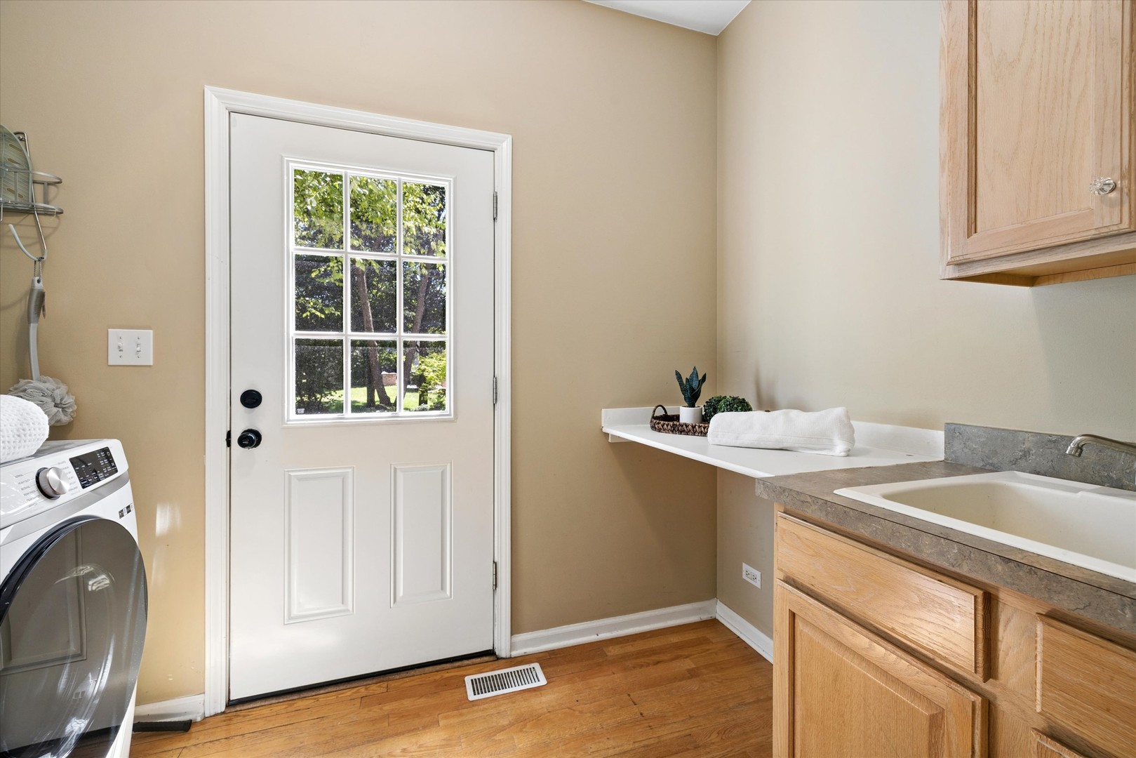8709 Shade Tree Circle Property Photo 14
