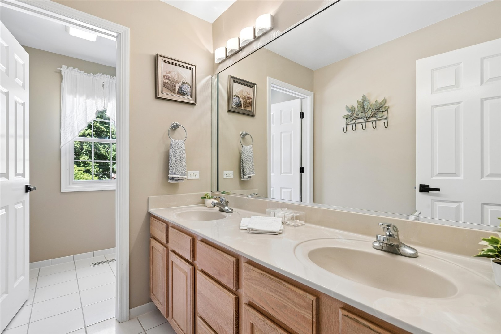 8709 Shade Tree Circle Property Photo 18