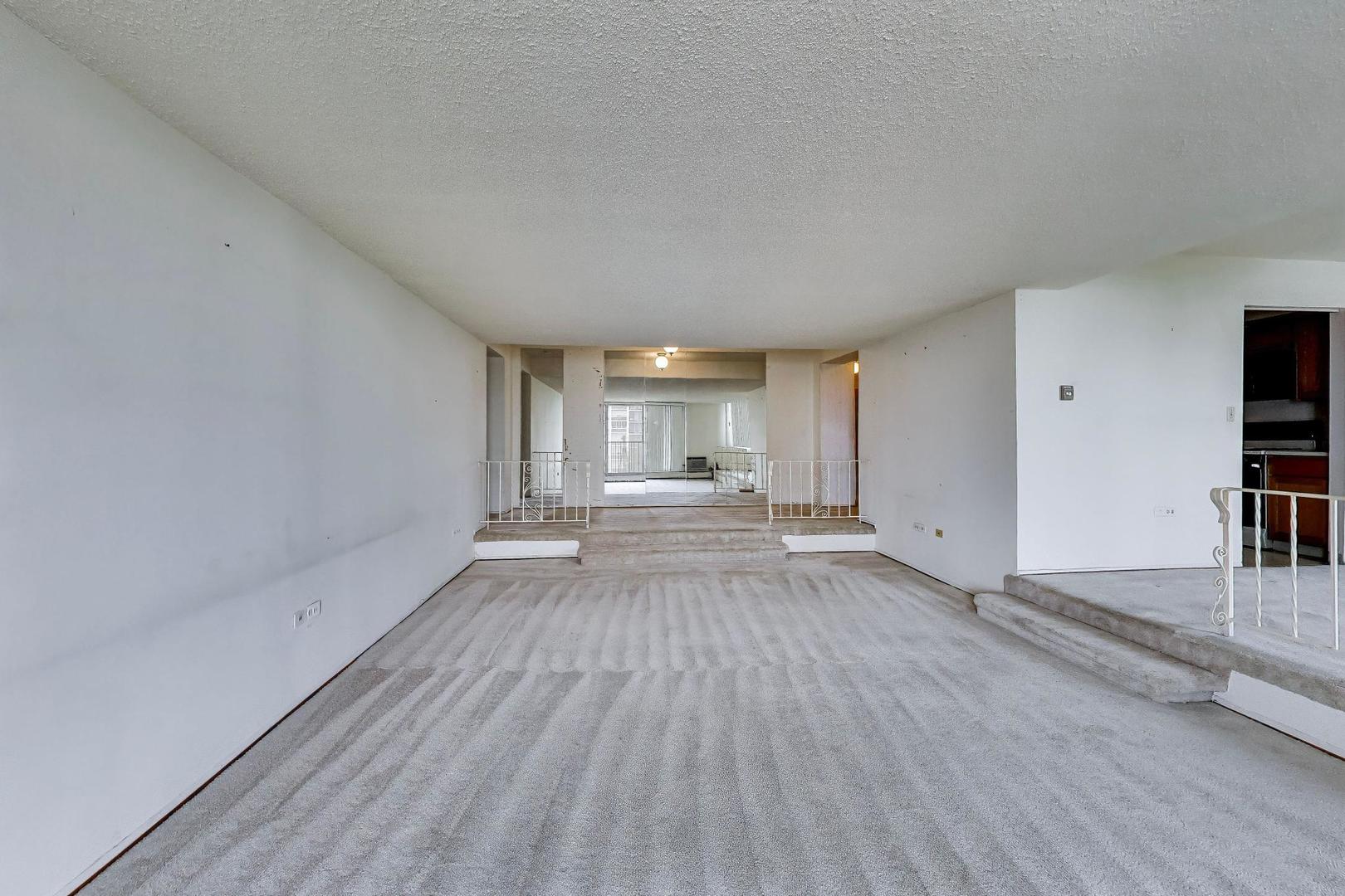 8809 W Golf Road 7f Property Photo 6