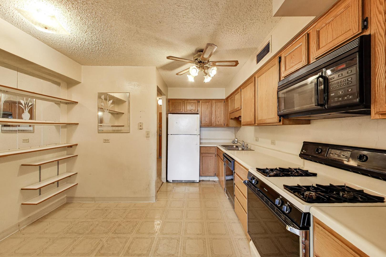 8809 W Golf Road 7f Property Photo 11