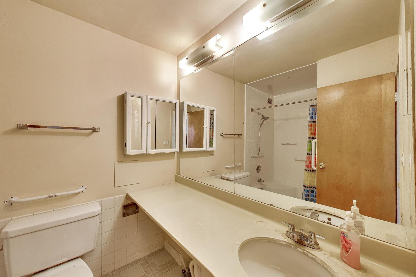 8809 W Golf Road 7f Property Photo 14