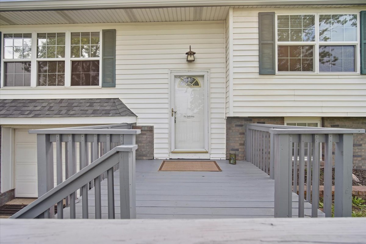 1241 Holiday Lane Property Photo 4