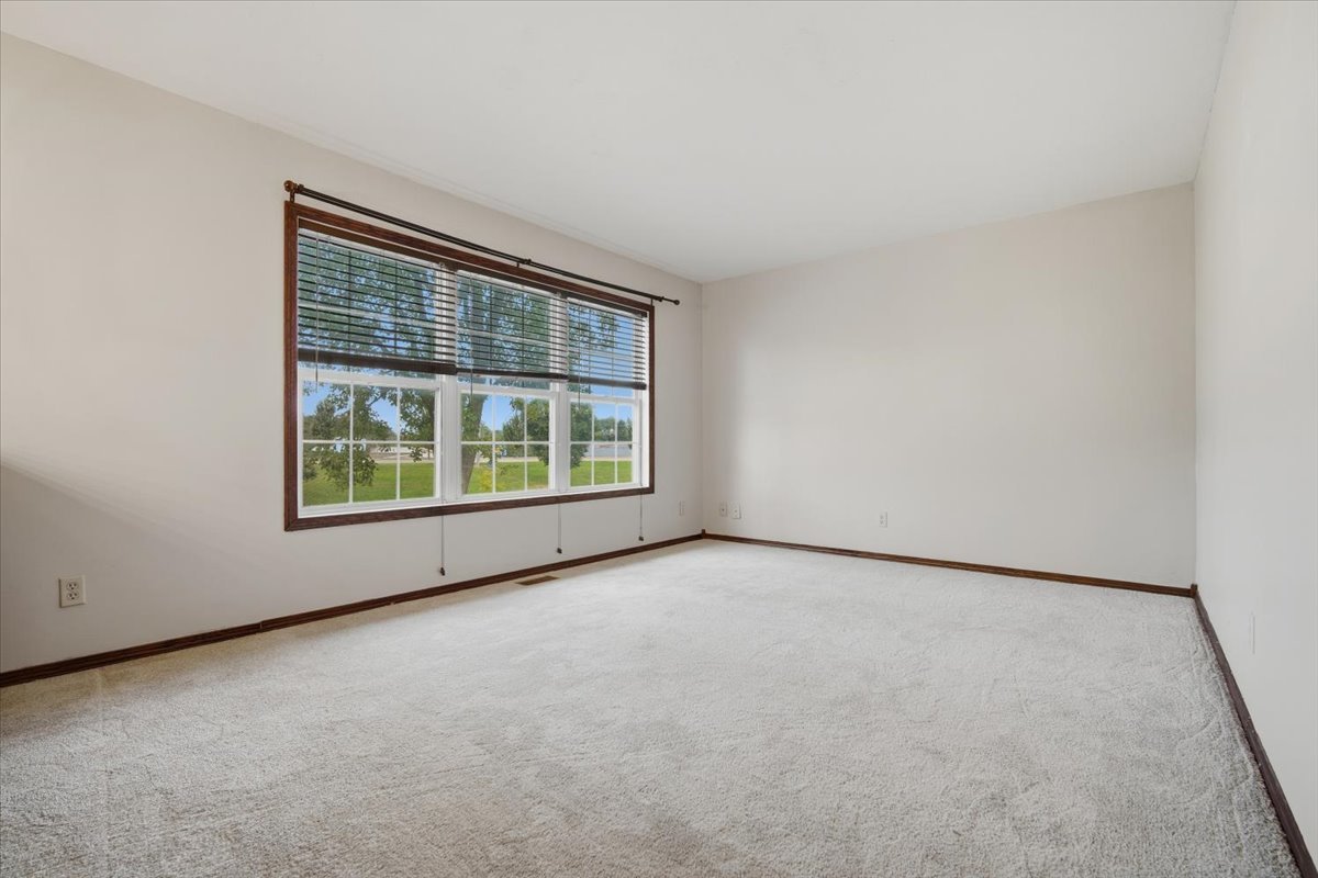 1241 Holiday Lane Property Photo 6