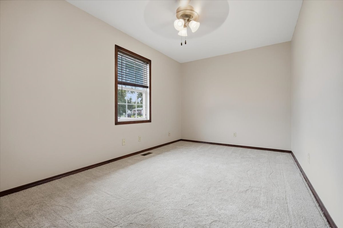 1241 Holiday Lane Property Photo 10