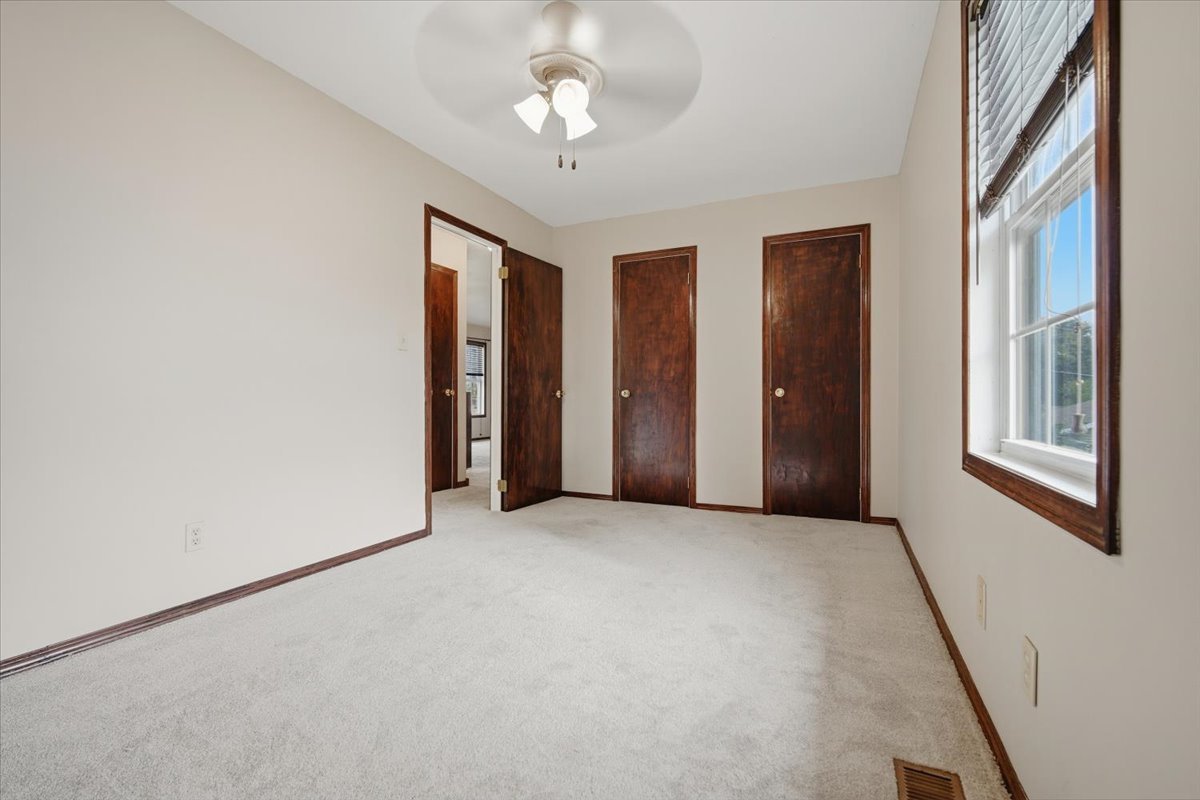 1241 Holiday Lane Property Photo 11